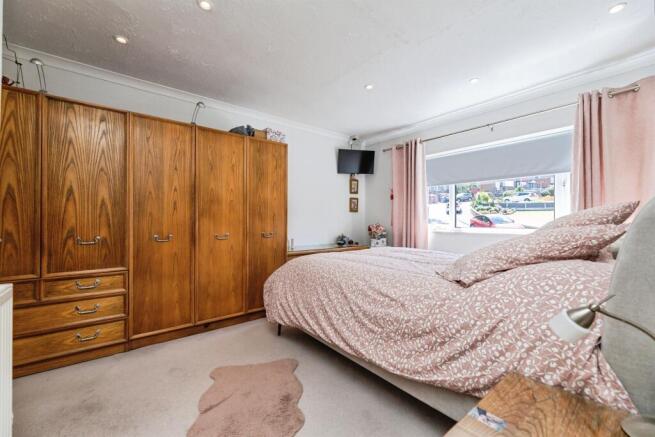 3 bed Semi-Detached for sale Image 11
