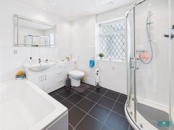 6 bed Semi-Detached for sale Image 11