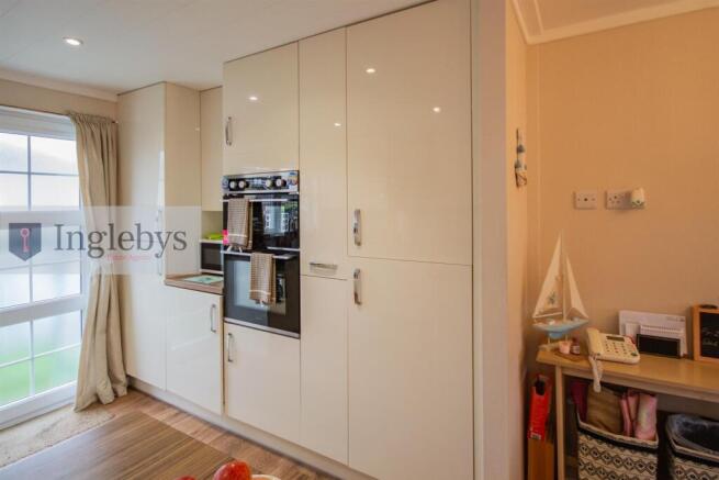 2 bed Park Home for sale Image 10