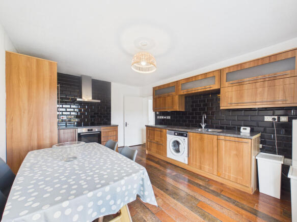 2 bed Apartment for sale Image 11