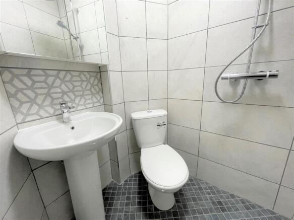 1 bed Flat to rent Image 4