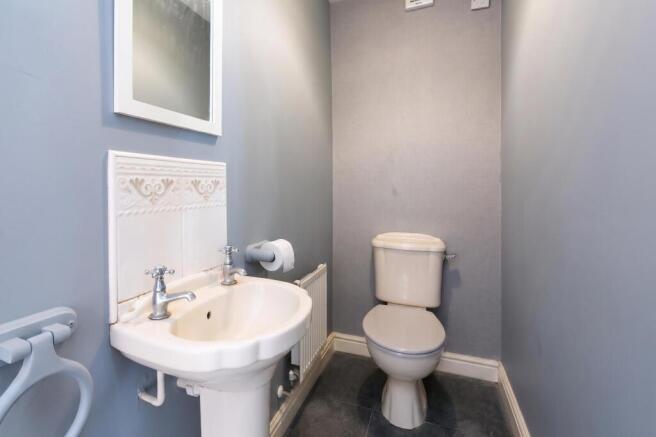 5 bed Detached for sale Image 8