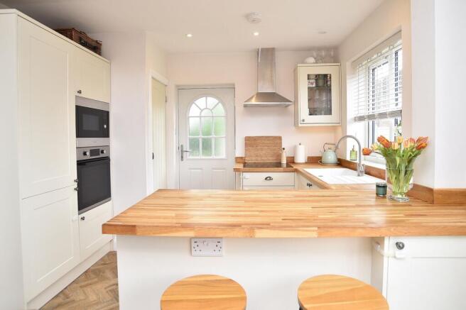 3 bed Semi-Detached for sale Image 6