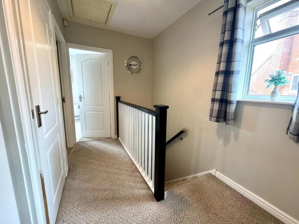 3 bed Semi-Detached for sale Image 8