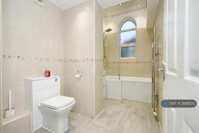 4 bed Semi-Detached to rent Image 10