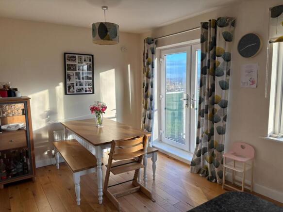 4 bed Semi-Detached for sale Image 7
