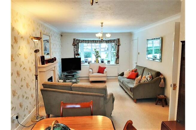 Lounge/Dining Room