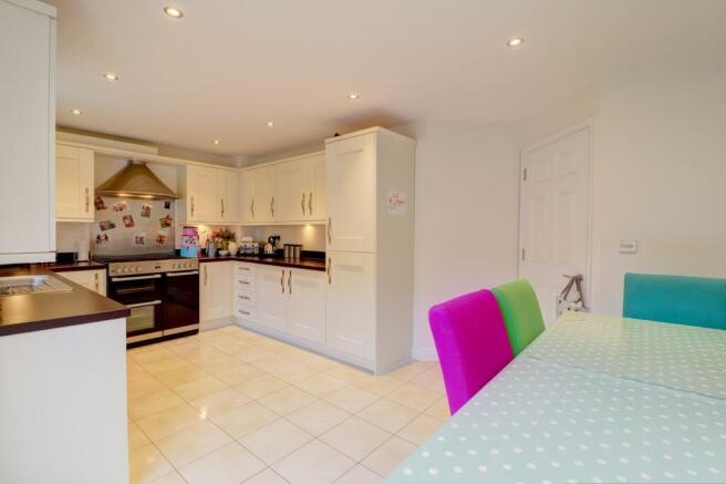 Kitchen dining 3.jpg