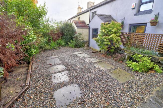 Front Garden Area & Driveway