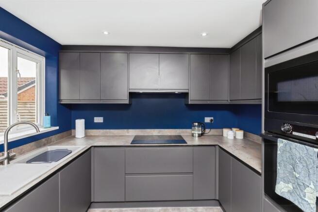 2 bed Semi-Detached for sale Image 7