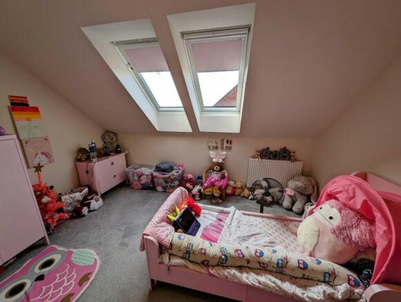 209 Dowsell Way bed 3.jpg