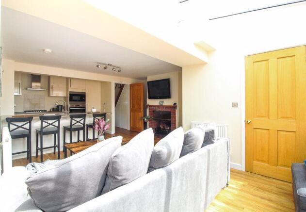Kitchen/Sittin...