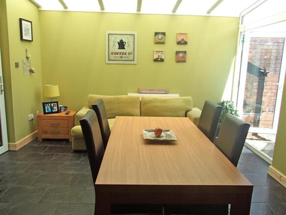KITCHEN/DINER-PHOTO 