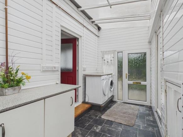3 bed Semi-Detached for sale Image 8