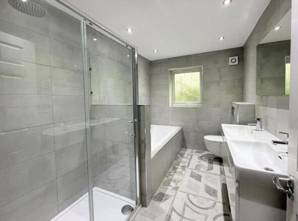 5 bed Detached to rent Image 10