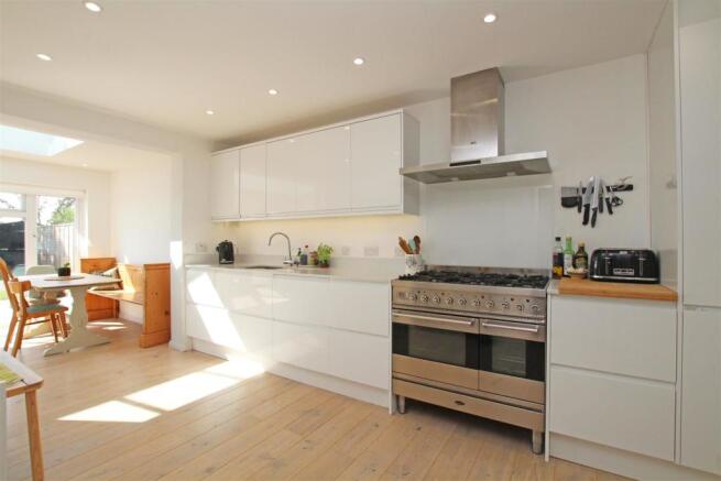 54LB - Kitchen 2.jpg