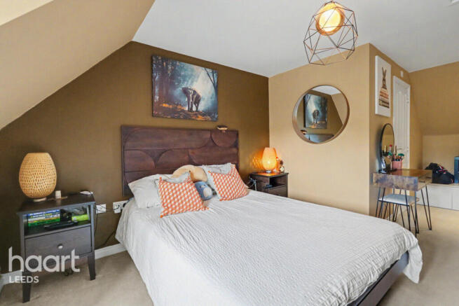 3 bed Town House for sale Image 8