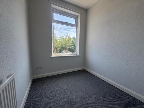2 bed Terraced to rent Image 5