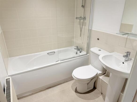2 bed Flat for sale Image 4