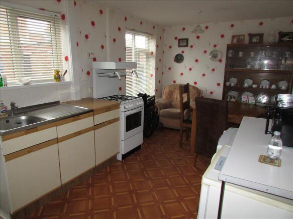 FIRST FLOOR LANDING