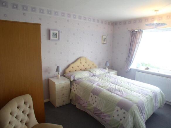 9 Hurtwood Road bed 