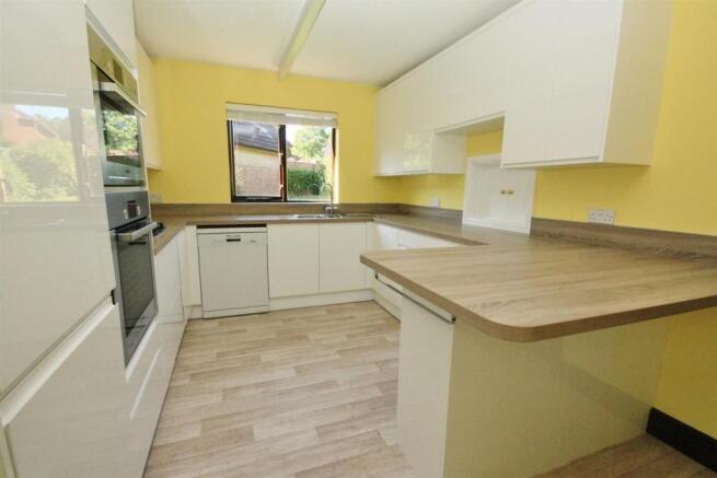 KITCHEN / BREAKFAST ROOM