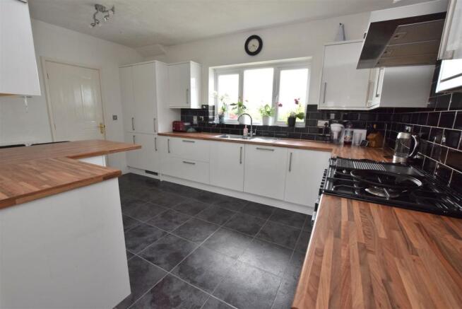 Contemporary Breakfast Kitchen