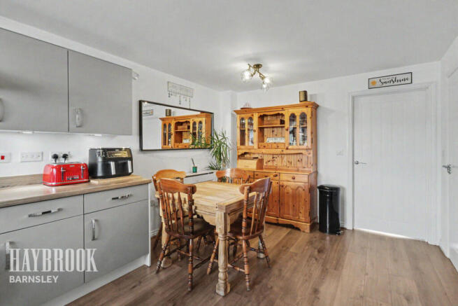 3 bed Semi-Detached for sale Image 6