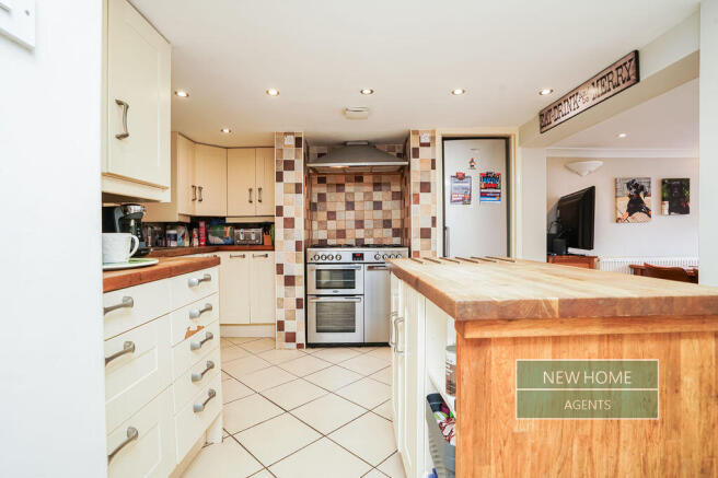 3 bed Semi-Detached for sale Image 8