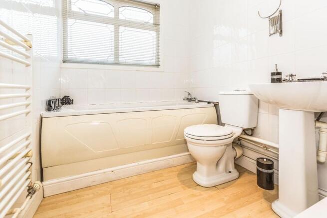 Family Bathroom / WC