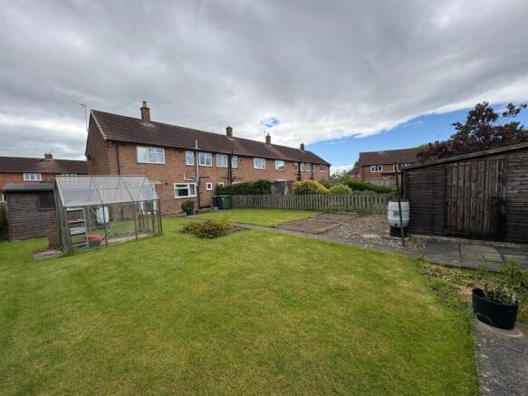 3 bed Semi-Detached for sale Image 12