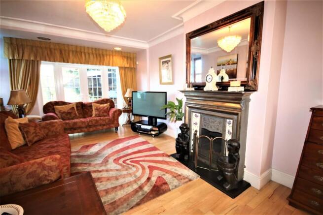 THROUGH LOUNGE: REAR SECTION