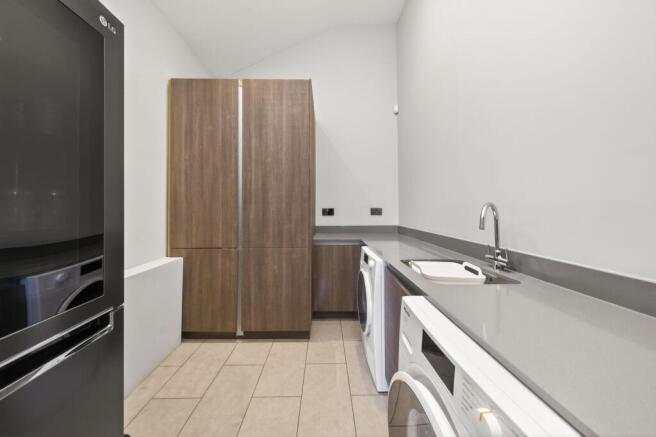 4 bed Detached for sale Image 6