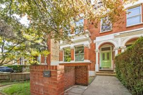 98c, Thurlow Park Road, London SE21 8HY