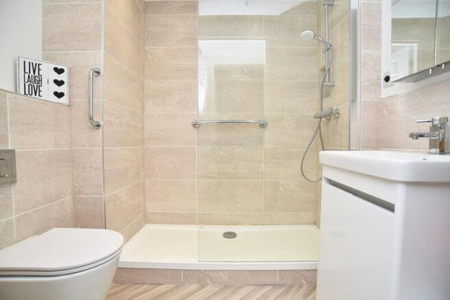 2 bed Flat for sale Image 4