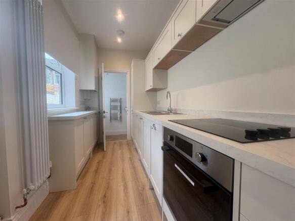 2 bed Terraced to rent Image 4
