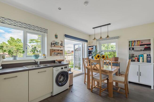 3 bed End of Terrace to rent Image 5