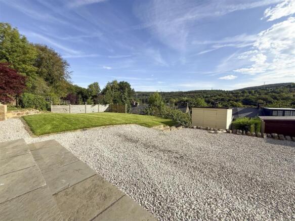 5 bed Detached for sale Image 7
