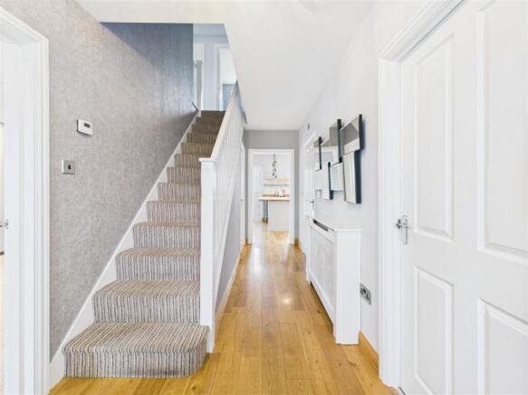 4 bed Detached for sale Image 4