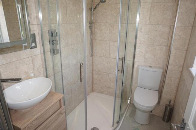 En suite shower room to bed 2