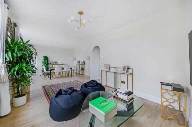 PALACE GATE, 10, 23-25_.jpg