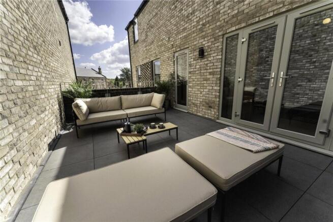 5 bed Link Detached House for sale Image 12