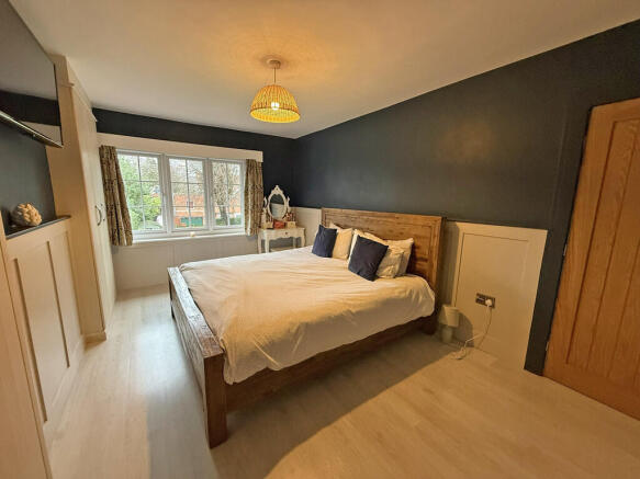 4 bed Semi-Detached for sale Image 10