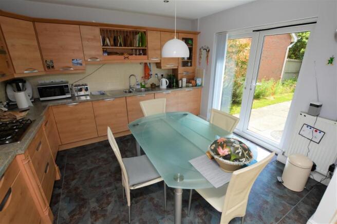 KITCHEN DINER