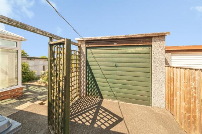 2 bed Semi-Detached Bungalow for sale Image 10