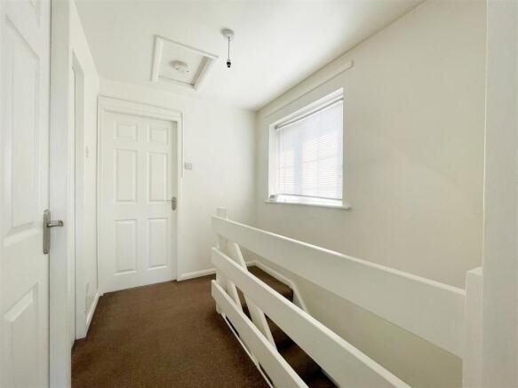 3 bed Semi-Detached to rent Image 9