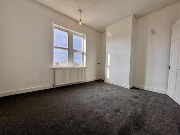 2 bed Terraced to rent Image 6