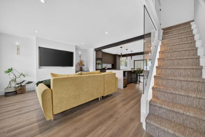 4 bed Semi-Detached for sale Image 10