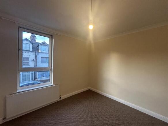 3 bed Terraced to rent Image 7