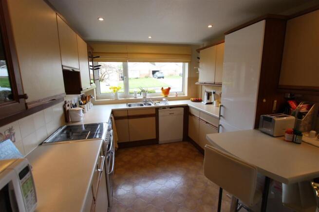 KITCHEN/BREAKFAST RO